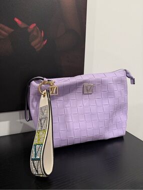 Victorias Secret Make Up Bag + Extra strap